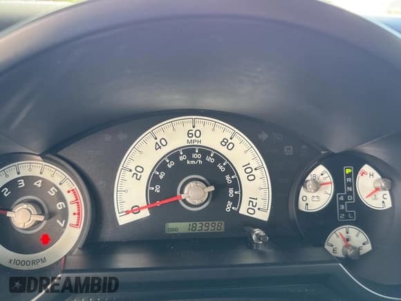 ✅ 2011 Toyota FJ Cruiser • VIN: JTEBU4BF2BK101307 • Lot: 84019945. Wystawiony na Copart z przebiegiem 183 998 mil. Bezpłatny archiwum sprzedaży aukcyjnych z USA i szczegółowy raport historii pojazdu na DreamBid. Zdjęcie 8.