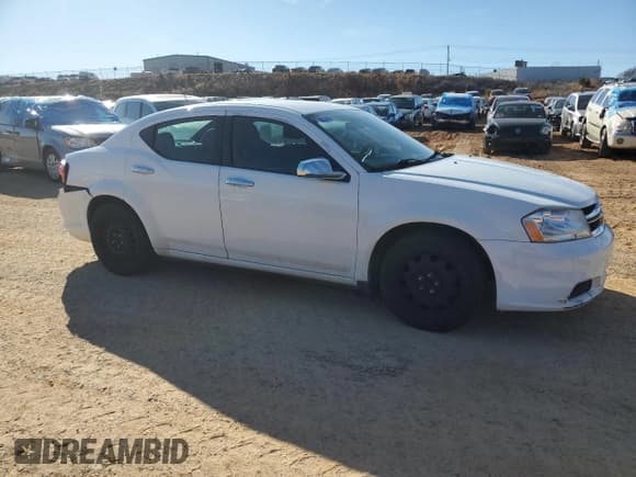 ✅ 2014 Dodge Avenger SE • VIN: 1C3CDZAB2EN160823 • Lot: 42765185. Wystawiony na Copart z przebiegiem 213 779 mil. Bezpłatny archiwum sprzedaży aukcyjnych z USA i szczegółowy raport historii pojazdu na DreamBid. Zdjęcie 4.