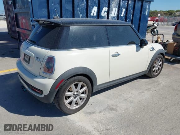 ✅ 2012 MINI Hardtop S • VIN: WMWSV3C52CTY27579 • Лот: 43209099. Опубликован ранее на IAAI с пробегом 153 212 миль. Бесплатный доступ к архиву аукционных продаж из США и подробный отчёт об истории автомобиля на DreamBid. Изображение 4.