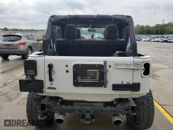 ✅ 2018 Jeep Wrangler Unlimited Sport S • VIN: 1C4BJWDG3JL907759 • Lot: 81500305. Wystawiony na Copart z przebiegiem 75 309 mil. Bezpłatny archiwum sprzedaży aukcyjnych z USA i szczegółowy raport historii pojazdu na DreamBid. Zdjęcie 6.