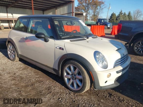 ✅ 2005 MINI Hardtop S • VIN: WMWRE33455TD92150 • Lot: 43700483. Listed on IAAI with 153,404 mi. Free auction sales archive from the USA and detailed vehicle history report at DreamBid. Image 1.