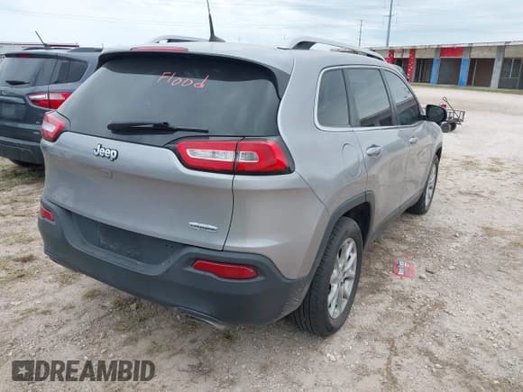 ✅ 2018 Jeep Cherokee Latitude • VIN: 1C4PJLCX4JD559096 • Lot: 41925282. Listed on IAAI with 127,488 mi. Free auction sales archive from the USA and detailed vehicle history report at DreamBid. Image 4.