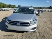 ✅ 2017 Volkswagen Tiguan S • VIN: WVGBV7AX8HK054544 • Lot: 85679905. Wystawiony na Copart z przebiegiem 130 027 mil. Bezpłatny archiwum sprzedaży aukcyjnych z USA i szczegółowy raport historii pojazdu na DreamBid. Zdjęcie 13.