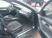 ✅ 2013 Mercedes-Benz C 300 Sport • VIN: WDDGF8AB3DG073703 • Lot: 41551296. Wystawiony na IAAI z przebiegiem 123 912 mil. Bezpłatny archiwum sprzedaży aukcyjnych z USA i szczegółowy raport historii pojazdu na DreamBid. Zdjęcie 5.