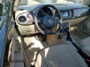 ✅ 2013 Volkswagen Beetle Fender Edition • VIN: 3VWJP7AT5DM654574 • Лот: 57112805. Опубликован ранее на Copart с пробегом 95 635 миль. Бесплатный доступ к архиву аукционных продаж из США и подробный отчёт об истории автомобиля на DreamBid. Изображение 8.