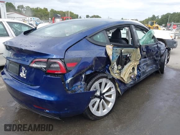✅ 2022 Tesla Model 3 • VIN: 5YJ3E1EA0NF370475 • Lot: 43404425. Wystawiony na IAAI z przebiegiem 79 046 mil. Bezpłatny archiwum sprzedaży aukcyjnych z USA i szczegółowy raport historii pojazdu na DreamBid. Zdjęcie 4.