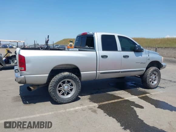 2006 Dodge 3500 SLT z VIN 3D7LX38C06G285382, wystawiony jako IAAI lot #42157287 z przebiegiem 158 742 mil mil oraz . Historia ofert i sprzedaży dostępna na DreamBid. Obrazek 12.