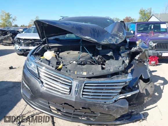 ✅ 2017 Lincoln MKC Select • VIN: 5LMCJ2C93HUL33323 • Lot: 43331517. Wystawiony na IAAI z przebiegiem 89 146 mil. Bezpłatny archiwum sprzedaży aukcyjnych z USA i szczegółowy raport historii pojazdu na DreamBid. Zdjęcie 12.