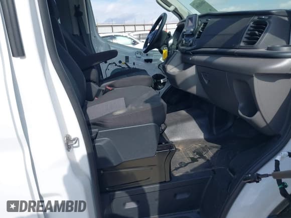✅ 2022 Ford Transit Passenger XL • VIN: 1FBAX2Y83NKA59579 • Lot: 40688586. Wystawiony na IAAI z przebiegiem 5 101 mil. Bezpłatny archiwum sprzedaży aukcyjnych z USA i szczegółowy raport historii pojazdu na DreamBid. Zdjęcie 5.