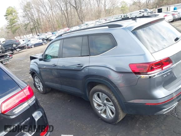 ✅ 2021 Volkswagen Atlas SE • VIN: 1V2WR2CA0MC585259 • Lot: 41525783. Listed on IAAI with 80,101 mi. Free auction sales archive from the USA and detailed vehicle history report at DreamBid. Image 14.