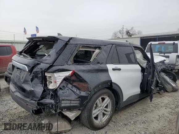✅ 2022 Ford Explorer • VIN: 1FMSK7BH6NGB46685 • Lot: 88434925. Wystawiony na Copart z przebiegiem Nie podano. Bezpłatny archiwum sprzedaży aukcyjnych z USA i szczegółowy raport historii pojazdu na DreamBid. Zdjęcie 3.