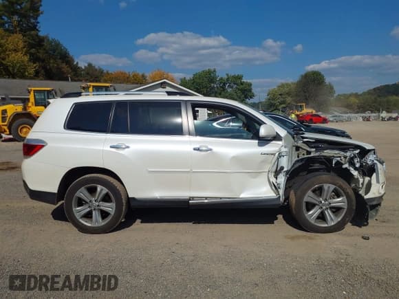 ✅ 2013 Toyota Highlander Limited • VIN: 5TDYK3EH9DS092564 • Lot: 43254724. Listed on IAAI with 65,457 mi. Free auction sales archive from the USA and detailed vehicle history report at DreamBid. Image 13.