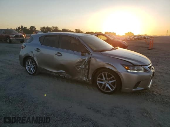✅ 2017 Lexus CT 200h • VIN: JTHKD5BH2H2293718 • Лот: 69065875. Опубликован ранее на Copart с пробегом 223 917 миль. Бесплатный доступ к архиву аукционных продаж из США и подробный отчёт об истории автомобиля на DreamBid. Изображение 4.