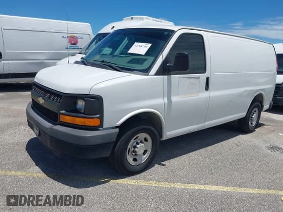 ✅ 2015 Chevrolet Express Cargo • VIN: 1GCWGFCF0F1109375 • Lot: 42768290. Wystawiony na IAAI z przebiegiem 41 577 mil. Bezpłatny archiwum sprzedaży aukcyjnych z USA i szczegółowy raport historii pojazdu na DreamBid. Zdjęcie 17.
