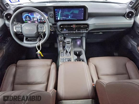 ✅ 2024 Toyota Land Cruiser • VIN: JTEABFAJ2R5007696 • Lot: 90805945. Wystawiony na Copart z przebiegiem 6 804 mil. Bezpłatny archiwum sprzedaży aukcyjnych z USA i szczegółowy raport historii pojazdu na DreamBid. Zdjęcie 8.