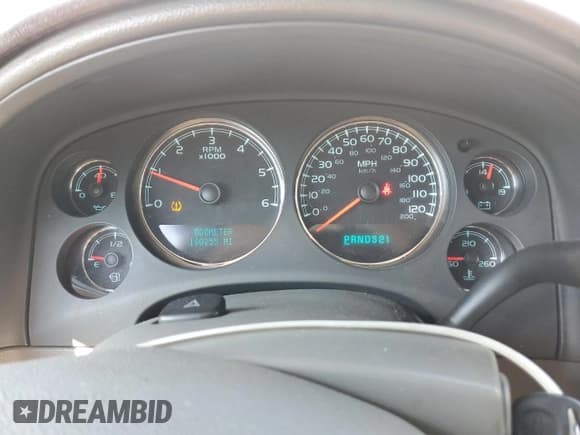 ✅ 2007 Chevrolet Suburban LS • VIN: 3GNFK16377G267838 • Lot: 69980735. Wystawiony na Copart z przebiegiem 180 255 mil. Bezpłatny archiwum sprzedaży aukcyjnych z USA i szczegółowy raport historii pojazdu na DreamBid. Zdjęcie 9.