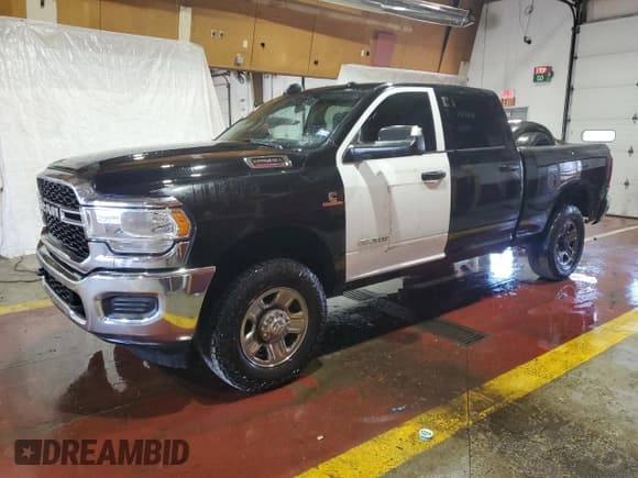 ✅ 2021 Ram 2500 Tradesman • VIN: 3C6UR5CL7MG584058 • Lot: 61741955. Listed on Copart with 100,362 mi. Free auction sales archive from the USA and detailed vehicle history report at DreamBid. Image 1.