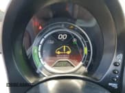 ✅ 2018 FIAT 500e • VIN: 3C3CFFGE7JT362531 • Лот: 65175445. Опубликован ранее на Copart с пробегом 50 820 миль. Бесплатный доступ к архиву аукционных продаж из США и подробный отчёт об истории автомобиля на DreamBid. Изображение 9.