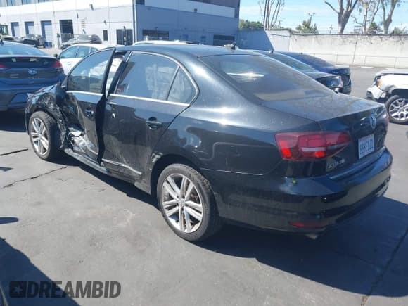 ✅ 2017 Volkswagen Jetta SEL • VIN: 3VWL17AJ9HM399863 • Лот: 43289157. Опубликован ранее на IAAI с пробегом 107 306 миль. Бесплатный доступ к архиву аукционных продаж из США и подробный отчёт об истории автомобиля на DreamBid. Изображение 3.