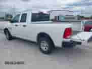 2015 Ram 1500 Express z VIN 1C6RR7FT9FS708212, wystawiony jako IAAI lot #42161725 z przebiegiem 240 892 mil mil oraz . Historia ofert i sprzedaży dostępna na DreamBid. Obrazek 3.