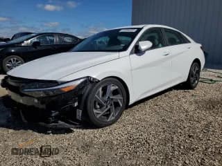 ✅ 2025 Hyundai Elantra SEL Convenience • VIN: KMHLS4DG1SU924590 • Лот: 90633065. Опубликован ранее на Copart с пробегом 14 548 миль. Бесплатный доступ к архиву аукционных продаж из США и подробный отчёт об истории автомобиля на DreamBid. Изображение 1.