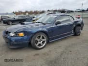 ✅ 2001 Ford Mustang GT Deluxe • VIN: 1FAFP42X91F137160 • Лот: 92569395. Опубликован ранее на Copart с пробегом Не указан. Бесплатный доступ к архиву аукционных продаж из США и подробный отчёт об истории автомобиля на DreamBid. Изображение 1.