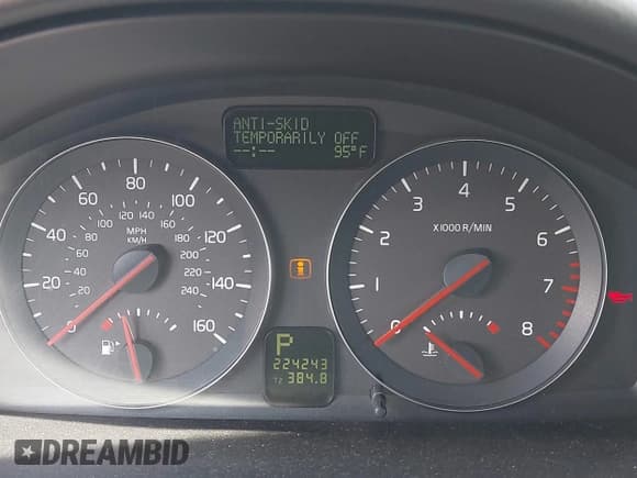 ✅ 2010 Volvo V50 • VIN: YV1382MW8A2559442 • Lot: 42697993. Wystawiony na IAAI z przebiegiem 224 243 mil. Bezpłatny archiwum sprzedaży aukcyjnych z USA i szczegółowy raport historii pojazdu na DreamBid. Zdjęcie 7.