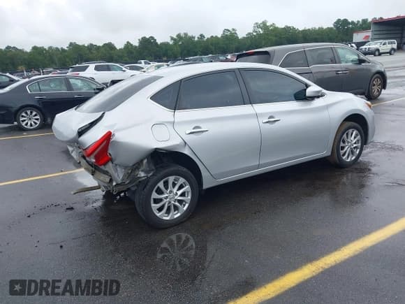 ✅ 2017 Nissan Sentra SL • VIN: 3N1AB7AP3HY323823 • Lot: 42994856. Listed on IAAI with 164,031 mi. Free auction sales archive from the USA and detailed vehicle history report at DreamBid. Image 4.