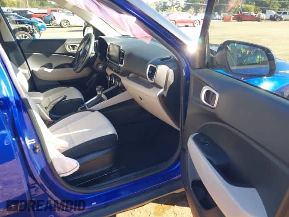 ✅ 2022 Hyundai Venue SEL • VIN: KMHRC8A30NU178265 • Lot: 43317179. Wystawiony na IAAI z przebiegiem 31 971 mil. Bezpłatny archiwum sprzedaży aukcyjnych z USA i szczegółowy raport historii pojazdu na DreamBid. Zdjęcie 5.