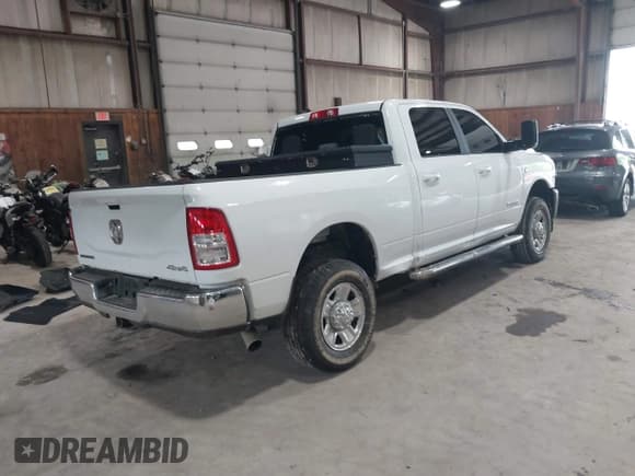 ✅ 2022 Ram 2500 Big Horn • VIN: 3C6UR5DL6NG436791 • Lot: 42287288. Wystawiony na IAAI z przebiegiem 62 207 mil. Bezpłatny archiwum sprzedaży aukcyjnych z USA i szczegółowy raport historii pojazdu na DreamBid. Zdjęcie 4.