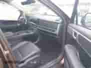 2024 Hyundai Santa Fe Limited z VIN 5NMP44GL6RH027033, wystawiony jako IAAI lot #41365875 z przebiegiem 1 875 mil mil oraz . Historia ofert i sprzedaży dostępna na DreamBid. Obrazek 5.