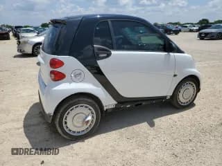✅ 2015 Smart fortwo Passion • VIN: WMEEJ3BA2FK802364 • Lot: 58880824. Wystawiony na Copart z przebiegiem 28 281 mil. Bezpłatny archiwum sprzedaży aukcyjnych z USA i szczegółowy raport historii pojazdu na DreamBid. Zdjęcie 3.