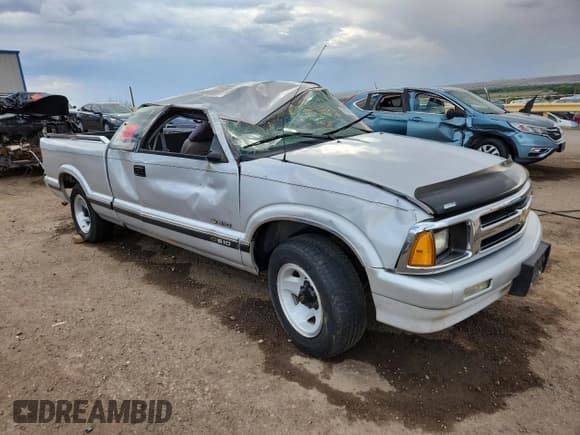 ✅ 1994 Chevrolet S-10 LS • VIN: 1GCCS19Z2R8154903 • Lot: 71016485. Wystawiony na Copart z przebiegiem 56 478 mil. Bezpłatny archiwum sprzedaży aukcyjnych z USA i szczegółowy raport historii pojazdu na DreamBid. Zdjęcie 4.
