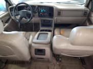 ✅ 2003 Chevrolet Suburban LT • VIN: 3GNFK16Z43G111738 • Лот: 65999154. Опубликован ранее на Copart с пробегом 247 819 миль. Бесплатный доступ к архиву аукционных продаж из США и подробный отчёт об истории автомобиля на DreamBid. Изображение 8.