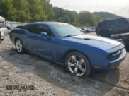 ✅ 2010 Dodge Challenger R/T Classic • VIN: 2B3CJ5DT1AH189882 • Lot: 71098495. Wystawiony na Copart z przebiegiem 135 076 mil. Bezpłatny archiwum sprzedaży aukcyjnych z USA i szczegółowy raport historii pojazdu na DreamBid. Zdjęcie 4.