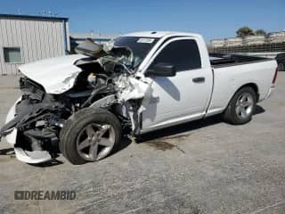 2016 Ram 1500 Express z VIN 3C6JR6AG7GG278061, wystawiony jako Copart lot #49131305 z przebiegiem Nie podano mil oraz Szkoda całkowita • Salvage title. Historia ofert i sprzedaży dostępna na DreamBid. Obrazek 1.