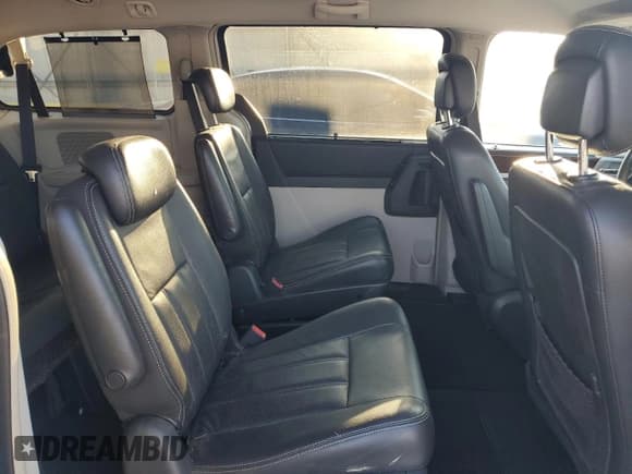 ✅ 2010 Chrysler Town & Country Touring Plus • VIN: 2A4RR8D1XAR496098 • Lot: 83935055. Wystawiony na Copart z przebiegiem 137 826 mil. Bezpłatny archiwum sprzedaży aukcyjnych z USA i szczegółowy raport historii pojazdu na DreamBid. Zdjęcie 11.