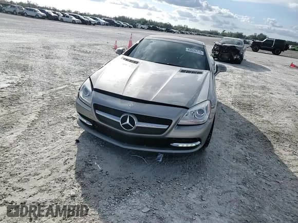 ✅ 2012 Mercedes-Benz SLK 350 • VIN: WDDPK5HA8CF014674 • Lot: 43035715. Wystawiony na Copart z przebiegiem 79 506 mil. Bezpłatny archiwum sprzedaży aukcyjnych z USA i szczegółowy raport historii pojazdu na DreamBid. Zdjęcie 11.