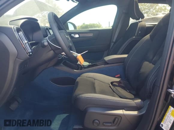 ✅ 2023 Volvo C40 Plus • VIN: YV4ED3GL7P2035500 • Лот: 72100045. Опубликован ранее на Copart с пробегом 29 791 миль. Бесплатный доступ к архиву аукционных продаж из США и подробный отчёт об истории автомобиля на DreamBid. Изображение 7.