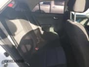 ✅ 2018 Kia Rio S • VIN: 3KPA25AB8JE090762 • Lot: 92921415. Wystawiony na Copart z przebiegiem 104 801 mil. Bezpłatny archiwum sprzedaży aukcyjnych z USA i szczegółowy raport historii pojazdu na DreamBid. Zdjęcie 10.