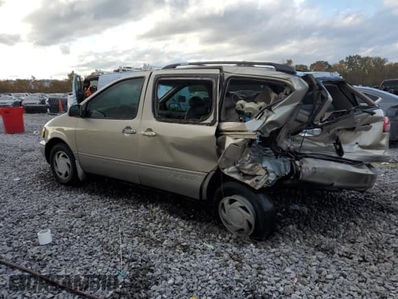 ✅ 2002 Toyota Sienna LE • VIN: 4T3ZF13C82U455825 • Lot: 91417265. Listed on Copart with 255,828 mi. Free auction sales archive from the USA and detailed vehicle history report at DreamBid. Image 2.