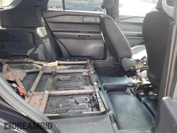 ✅ 2023 Ford Police Interceptor Utility • VIN: 1FM5K8ACXPGA19840 • Lot: 67110785. Wystawiony na Copart z przebiegiem 49 346 mil. Bezpłatny archiwum sprzedaży aukcyjnych z USA i szczegółowy raport historii pojazdu na DreamBid. Zdjęcie 11.