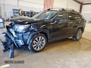 ✅ 2021 Toyota RAV4 XLE Premium • VIN: 2T3C1RFV7MC133651 • Лот: 92656295. Опубликован ранее на Copart с пробегом 122 491 миль. Бесплатный доступ к архиву аукционных продаж из США и подробный отчёт об истории автомобиля на DreamBid. Изображение 1.