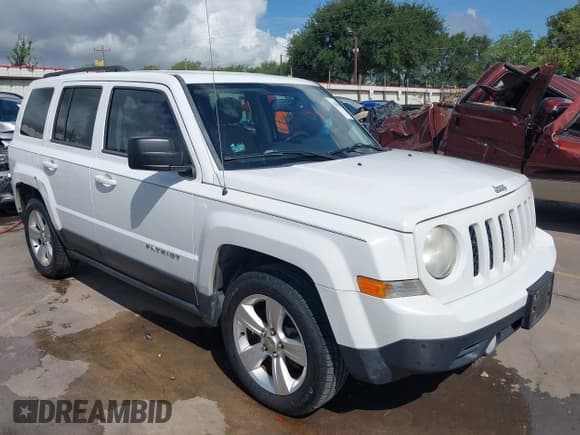 ✅ 2013 Jeep Patriot Latitude • VIN: 1C4NJPFA4DD197166 • Lot: 42590581. Wystawiony na IAAI z przebiegiem 99 126 mil. Bezpłatny archiwum sprzedaży aukcyjnych z USA i szczegółowy raport historii pojazdu na DreamBid. Zdjęcie 1.
