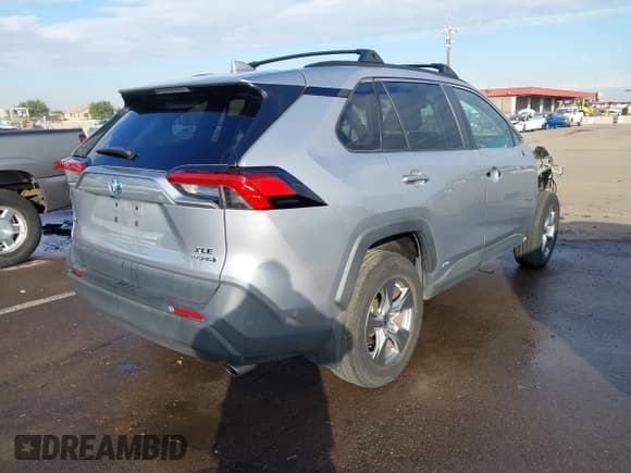 ✅ 2022 Toyota RAV4 Hybrid XLE • VIN: 4T3RWRFV8NU052766 • Lot: 43836286. Wystawiony na IAAI z przebiegiem 44 609 mil. Bezpłatny archiwum sprzedaży aukcyjnych z USA i szczegółowy raport historii pojazdu na DreamBid. Zdjęcie 4.