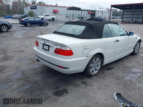 ✅ 2005 BMW 3 Series 325Ci • VIN: WBABW33405PL37240 • Lot: 41650058. Listed on IAAI with 154,954 mi. Free auction sales archive from the USA and detailed vehicle history report at DreamBid. Image 4.