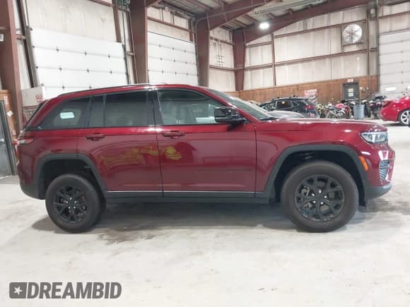 ✅ 2025 Jeep Grand Cherokee Altitude X • VIN: 1C4RJHAG9SC283983 • Lot: 42495106. Wystawiony na IAAI z przebiegiem 8 757 mil. Bezpłatny archiwum sprzedaży aukcyjnych z USA i szczegółowy raport historii pojazdu na DreamBid. Zdjęcie 13.