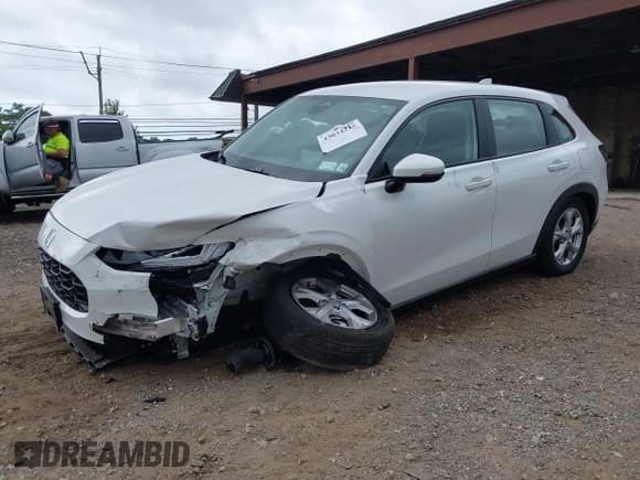 ✅ 2024 Honda HR-V LX • VIN: 3CZRZ2H33RM773928 • Lot: 43034219. Listed on IAAI with 17,076 mi. Free auction sales archive from the USA and detailed vehicle history report at DreamBid. Image 2.
