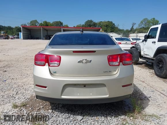 ✅ 2015 Chevrolet Malibu LS • VIN: 1G11B5SL4FF170279 • Lot: 43364547. Listed on IAAI with 179,191 mi. Free auction sales archive from the USA and detailed vehicle history report at DreamBid. Image 17.