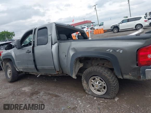 ✅ 2008 Chevrolet Silverado 2500HD 1LT • VIN: 1GCHK29698E151210 • Lot: 42301136. Wystawiony na IAAI z przebiegiem 281 091 mil. Bezpłatny archiwum sprzedaży aukcyjnych z USA i szczegółowy raport historii pojazdu na DreamBid. Zdjęcie 13.